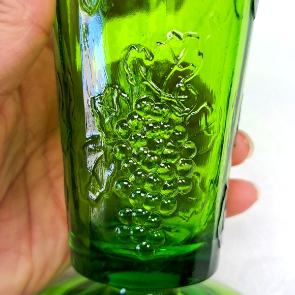 Vintage Indiana Glass harvest grapevine green pressed glass 7.5” vase - Picture 5 of 5
